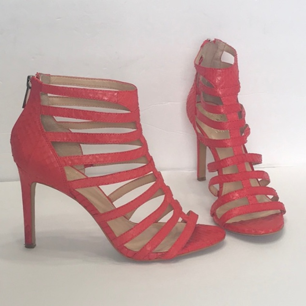 VINCE CAMUTO  8M  orange pink color